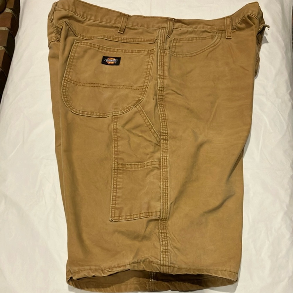 EUC Sz 40 Dickies cargo shorts